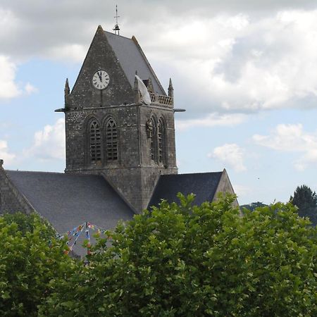 Gite De La Place De L'Eglise Sainte-Mere-Eglise Bagian luar foto