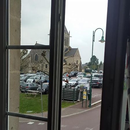 Gite De La Place De L'Eglise Sainte-Mere-Eglise Bagian luar foto