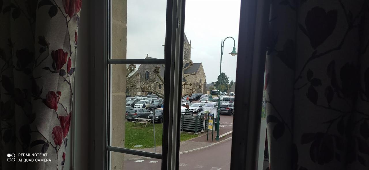 Gite De La Place De L'Eglise Sainte-Mere-Eglise Bagian luar foto